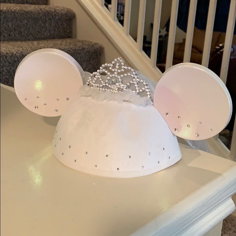 Minnie Mouse bridal ears hat
